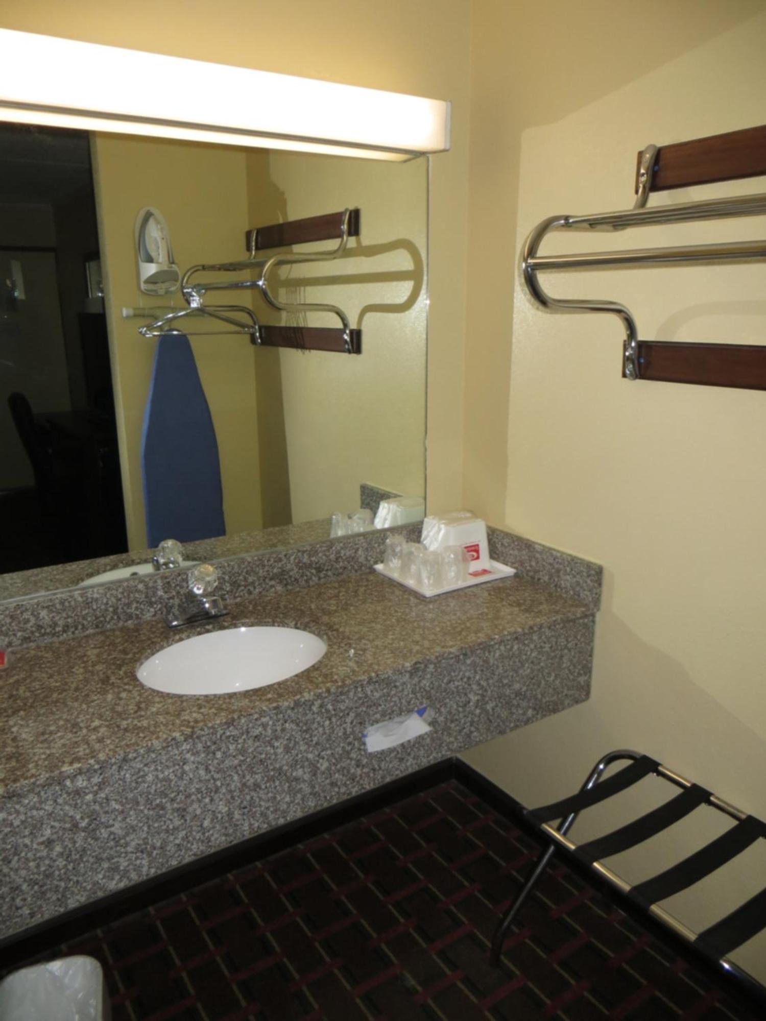 לנור סיטי Econo Lodge חדר תמונה